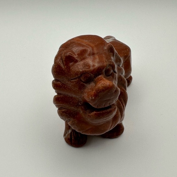 Red Jasper and Quartz Lion Crystal Carving - Picture 5 of 7